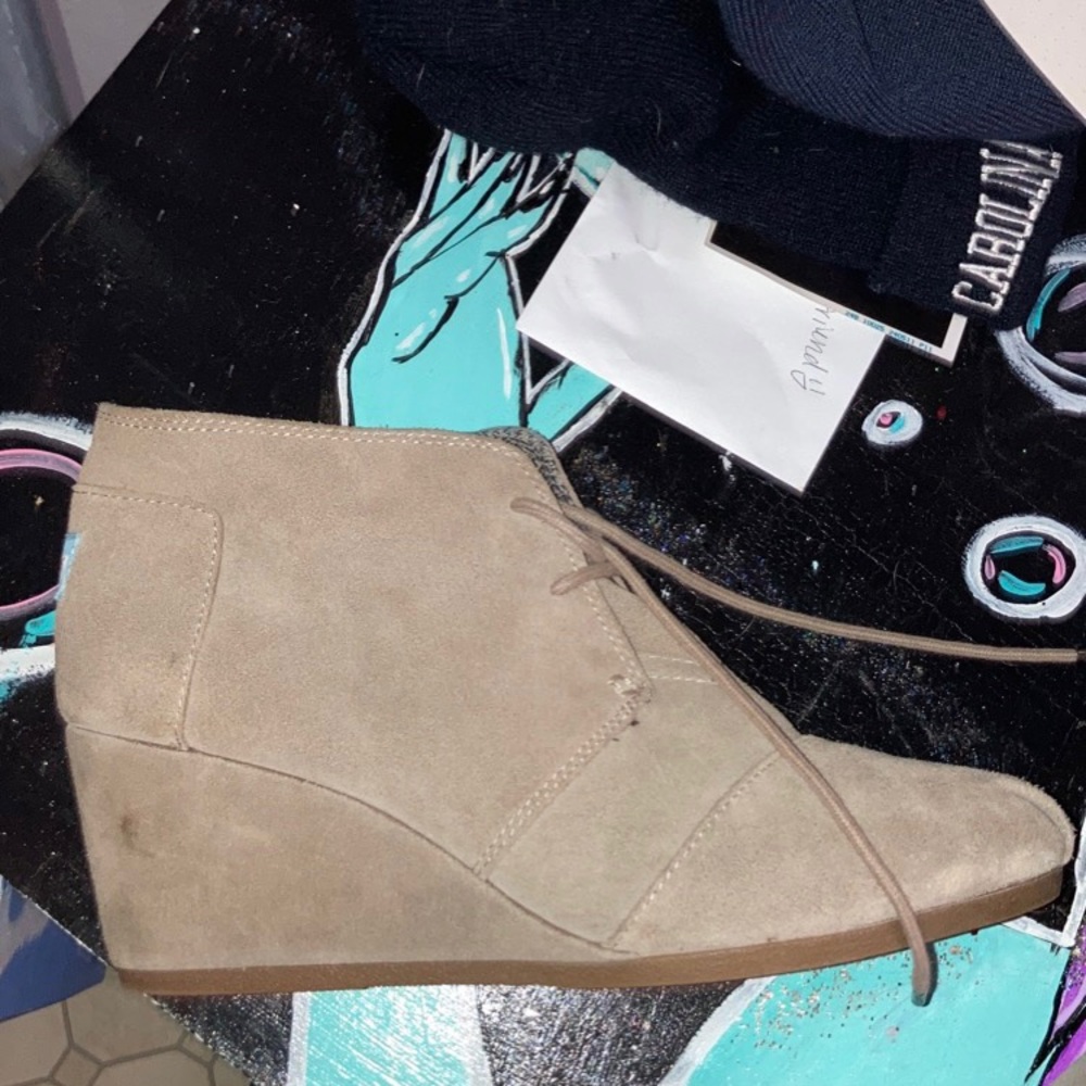 Toms heels